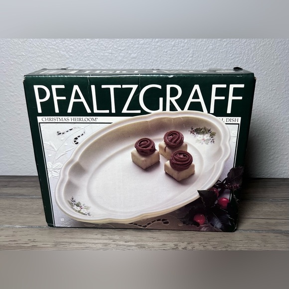 VINTAGE Pfaltzgraff Christmas Heirloom Scalloped 8" Oval Dish #601 Retired USA - Picture 4 of 8